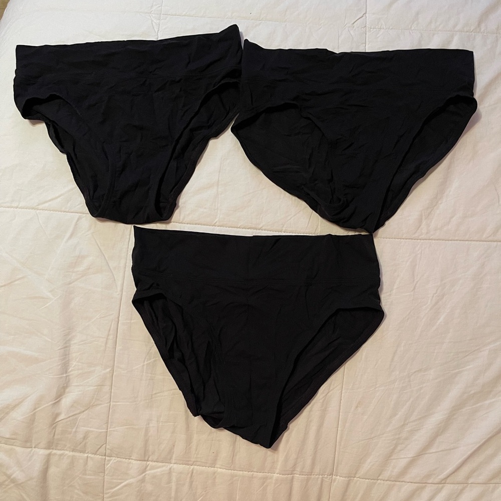 Natori Black XS Briefs - Picture 3 of 7